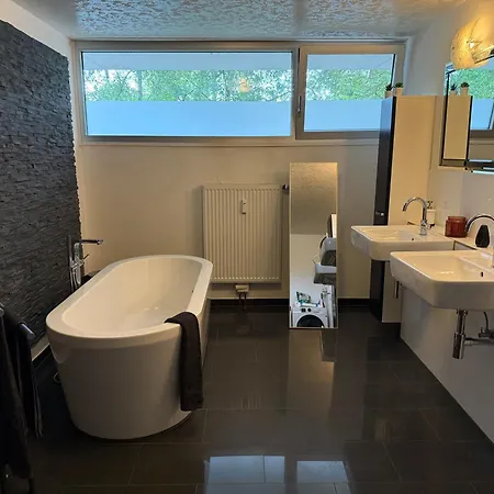 Luxus Business Mit Badewanne Balkon Und Tiefgaragenstellplatz Kerpen (North Rhine-Westphalia)
