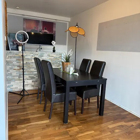 Luxus Business Mit Badewanne Balkon Und Tiefgaragenstellplatz Apartment Kerpen (North Rhine-Westphalia)