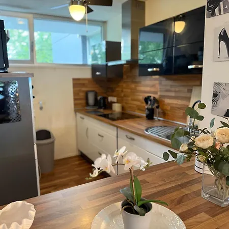 Luxus Business Mit Badewanne Balkon Und Tiefgaragenstellplatz Apartment Kerpen (North Rhine-Westphalia)