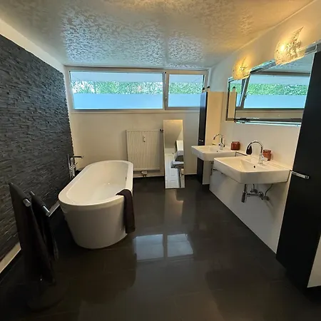 Apartment Luxus Business Mit Badewanne Balkon Und Tiefgaragenstellplatz *