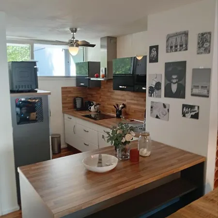 Luxus Business Mit Badewanne Balkon Und Tiefgaragenstellplatz *