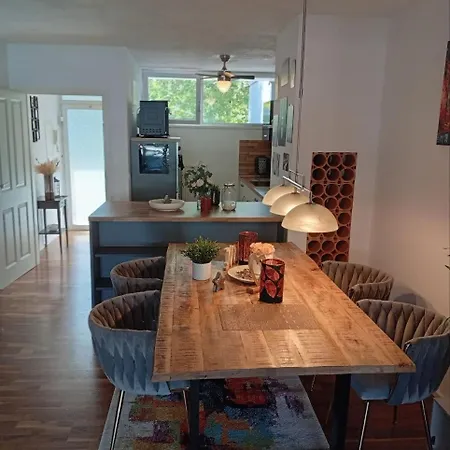 Luxus Business Mit Badewanne Balkon Und Tiefgaragenstellplatz Kerpen (North Rhine-Westphalia)
