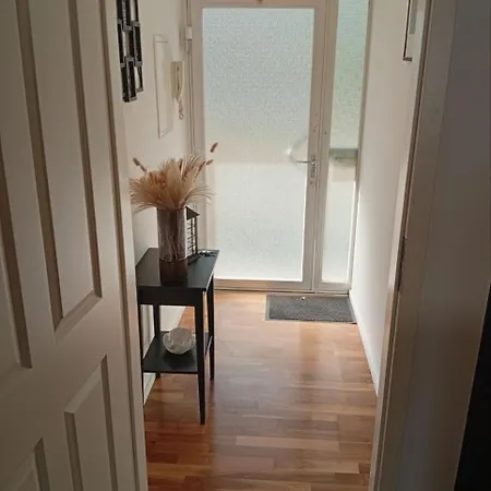 Luxus Business Mit Badewanne Balkon Und Tiefgaragenstellplatz Appartement *
