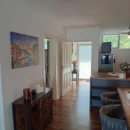 Luxus Business Mit Badewanne Balkon Und Tiefgaragenstellplatz Kerpen (North Rhine-Westphalia)