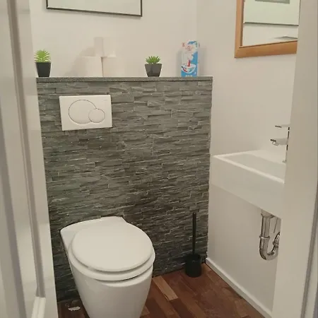 Luxus Business Mit Badewanne Balkon Und Tiefgaragenstellplatz *